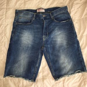 LIKE NEW Arizona Men’s Jean shorts. Size 34